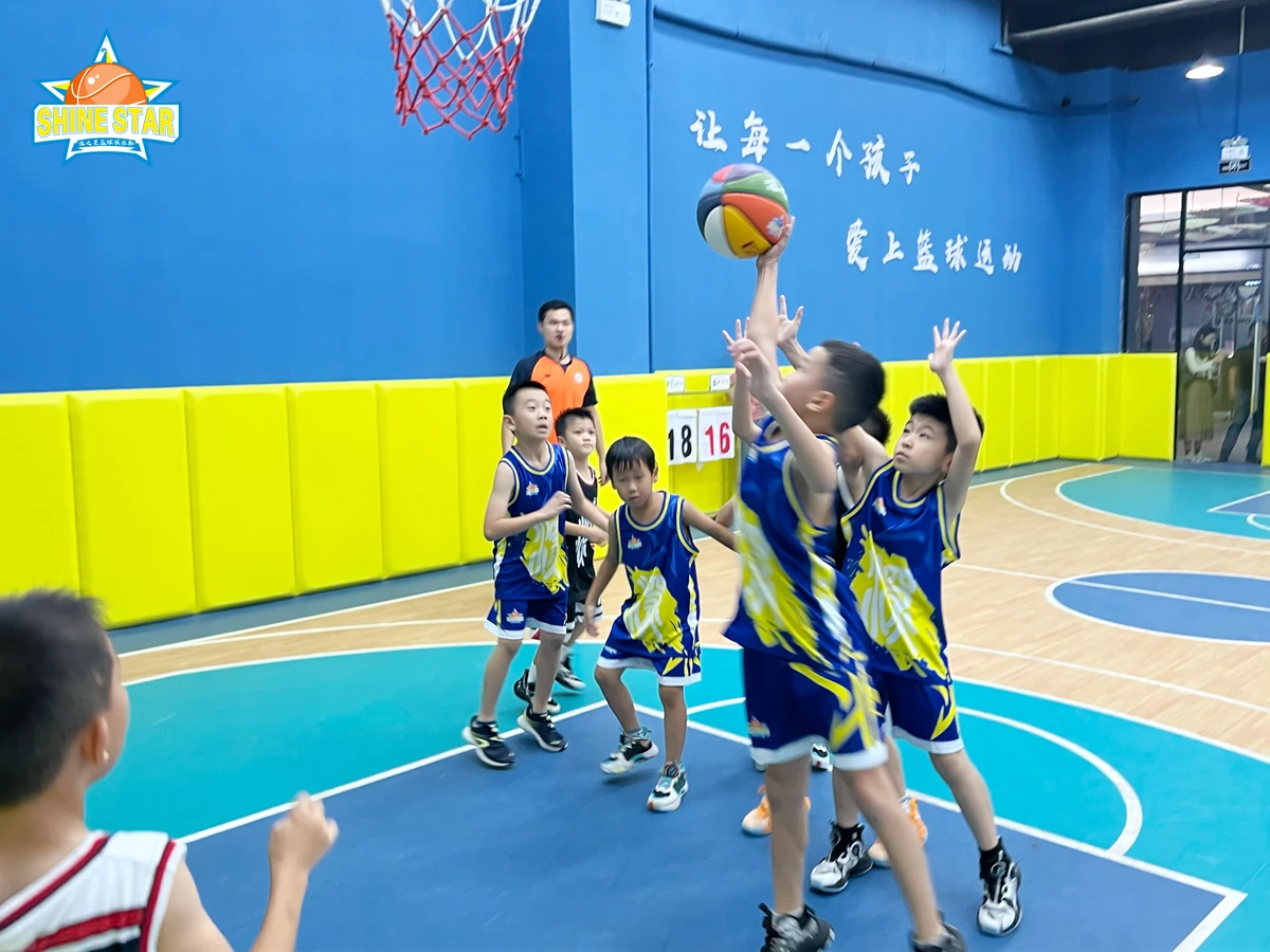 青少年篮球运动员体能训练特征包括_1